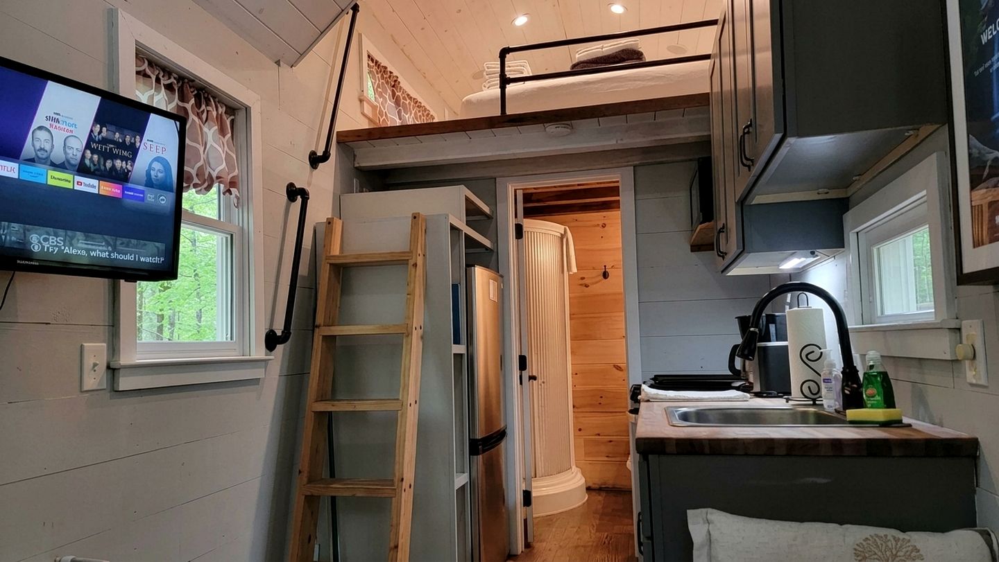 Suches Glamping Escape in Pet-Friendly Tiny House Rental for Two
