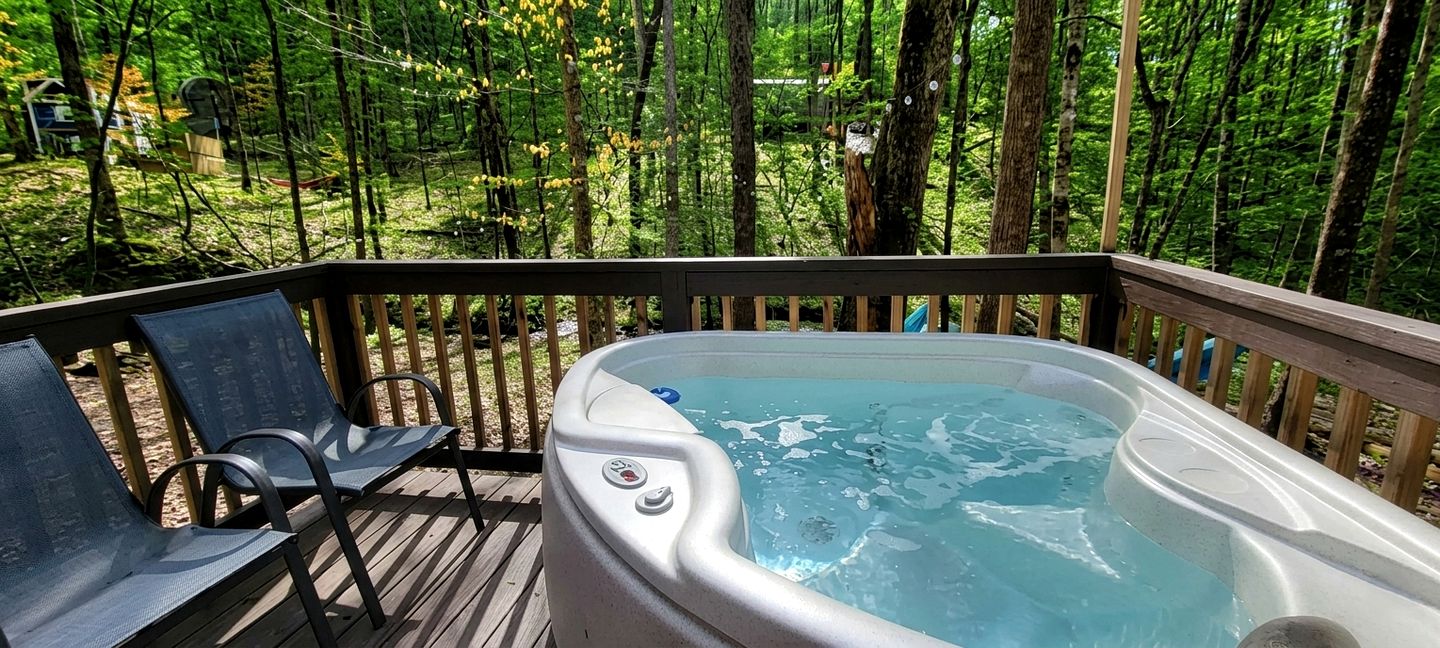 Suches Glamping Escape in Pet-Friendly Tiny House Rental for Two