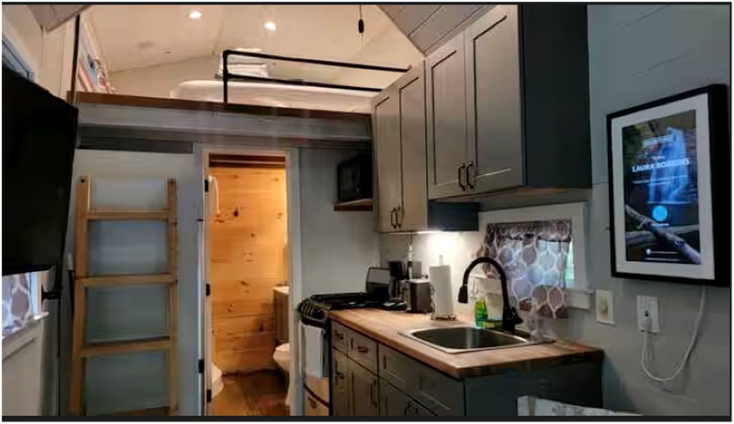 Suches Glamping Escape in Pet-Friendly Tiny House Rental for Two