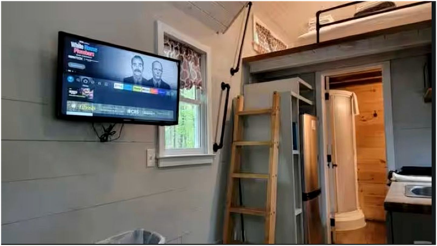 Suches Glamping Escape in Pet-Friendly Tiny House Rental for Two