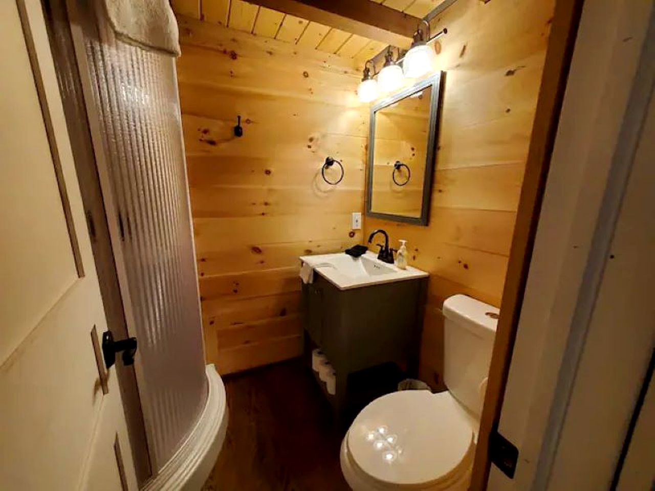 Suches Glamping Escape in Pet-Friendly Tiny House Rental for Two