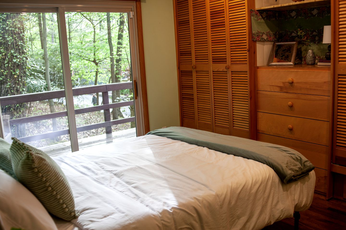 Modern Cabin With Hot Tub Grill in Mount Gretna