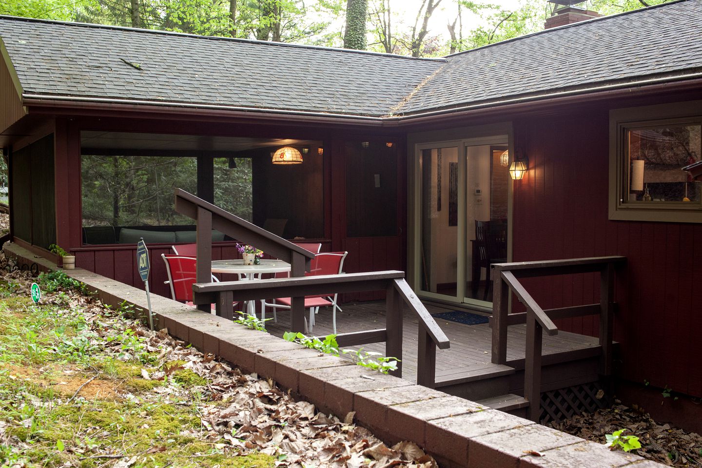 Modern Cabin With Hot Tub Grill in Mount Gretna