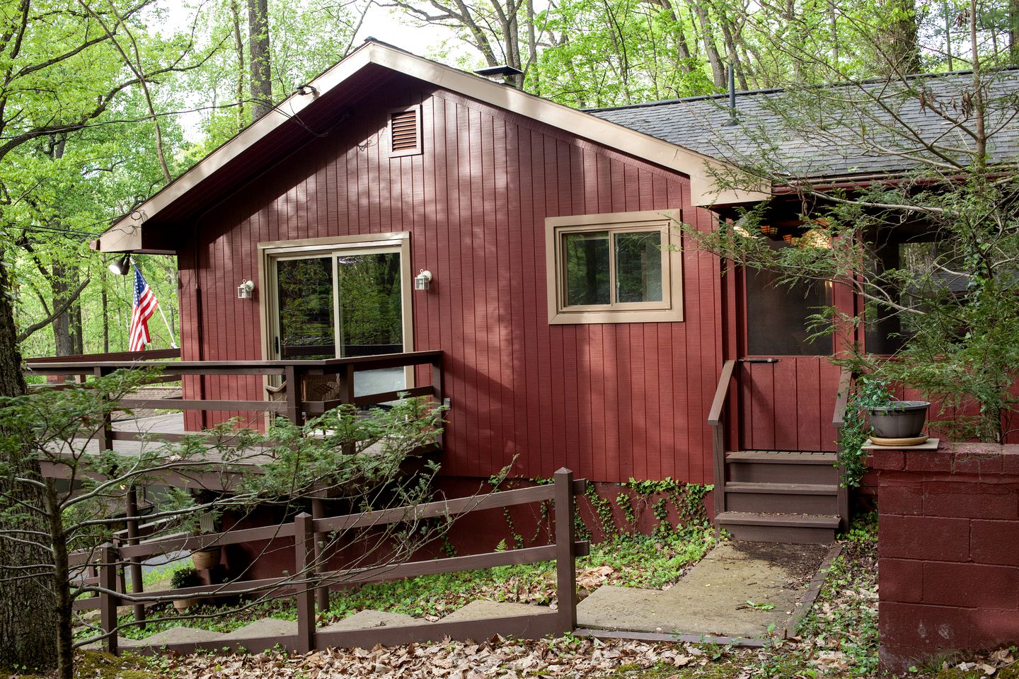Modern Cabin With Hot Tub Grill in Mount Gretna