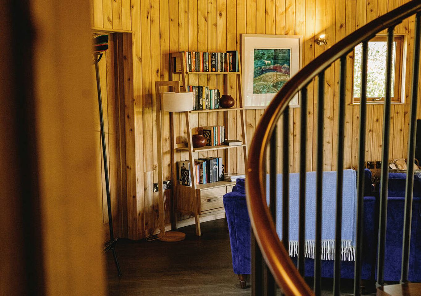 Impressive Treehouse with Gorgeous Indoor and Outdoor with Sauna, Jacuzzi and Luxurious Equipped Deck in UK