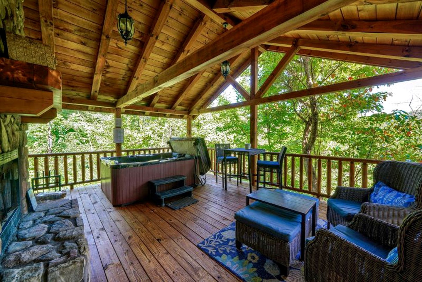 Romantic Getaways in Logan, Ohio, in this Fully-Equipped Log Cabin with Hot Tub