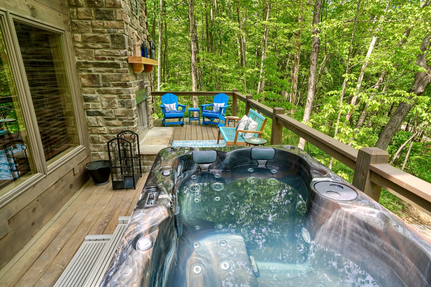 Glamping Escapes for Two in this Stunning Log Cabin in Logan, Ohio
