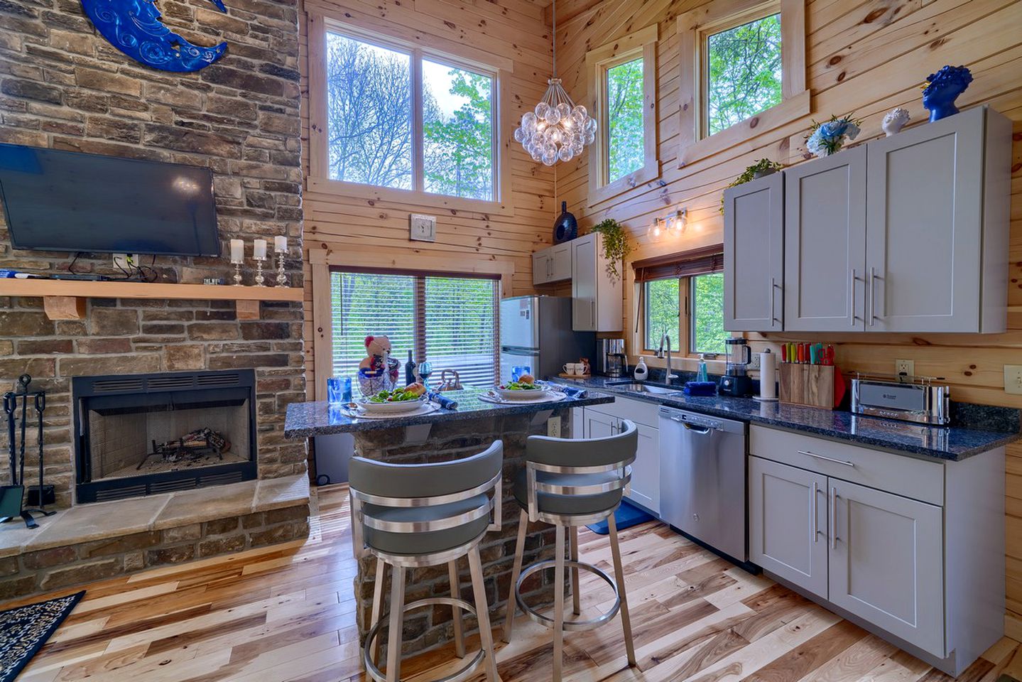 Glamping Escapes for Two in this Stunning Log Cabin in Logan, Ohio
