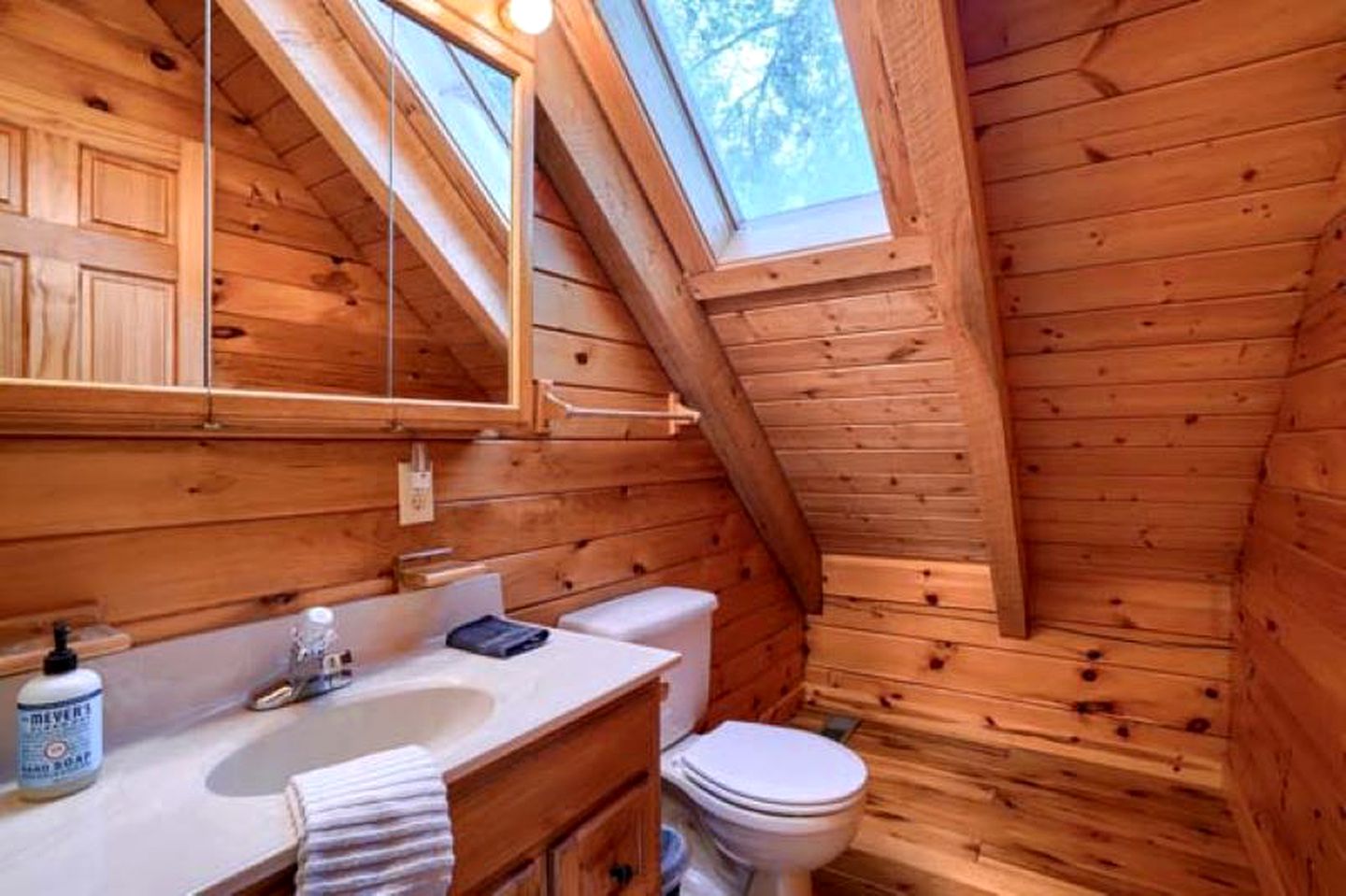 Escape to Logan, Ohio, in this Wonderful Log Cabin for Four with a Hot Tub and Pond