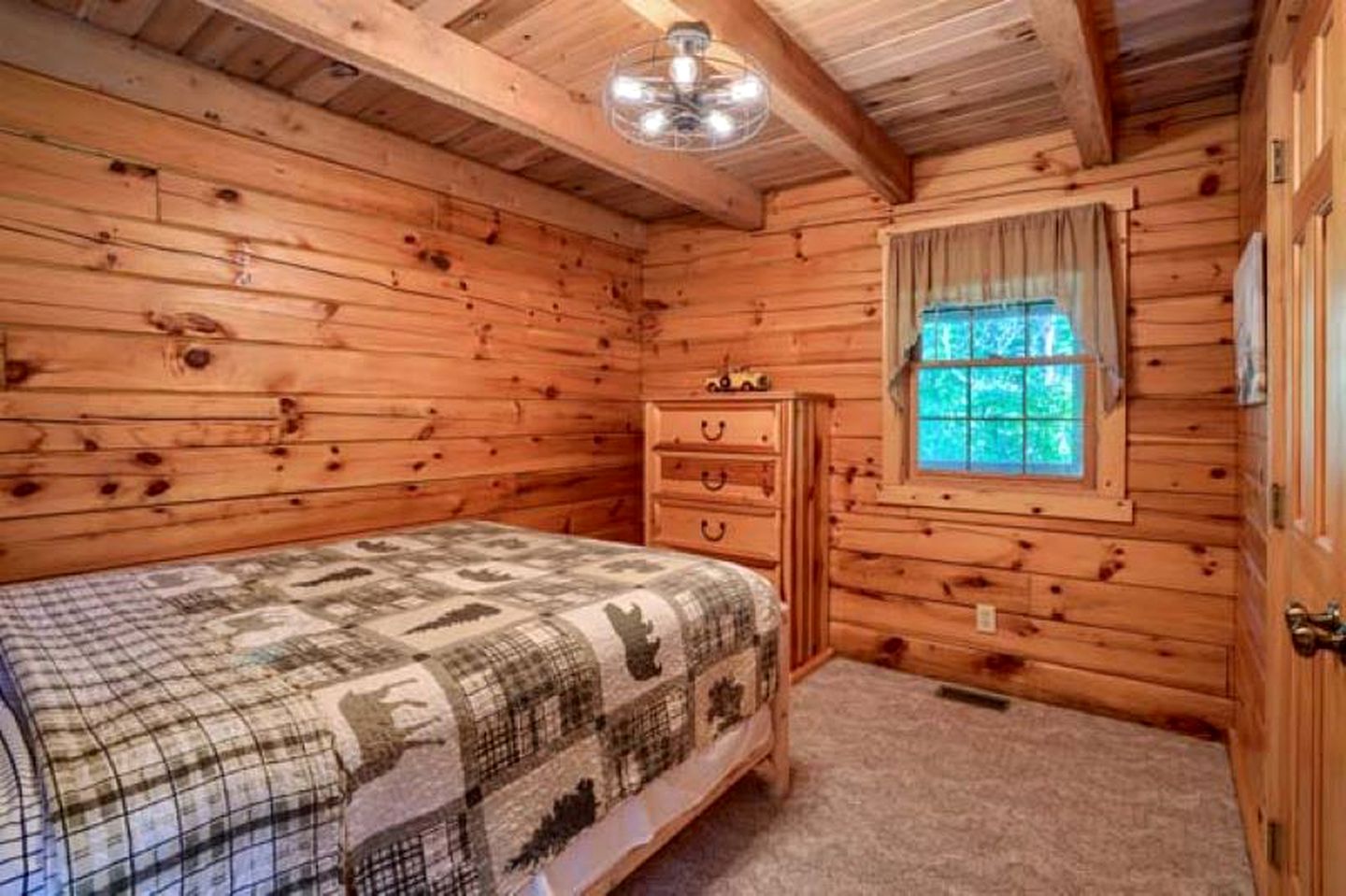 Escape to Logan, Ohio, in this Wonderful Log Cabin for Four with a Hot Tub and Pond