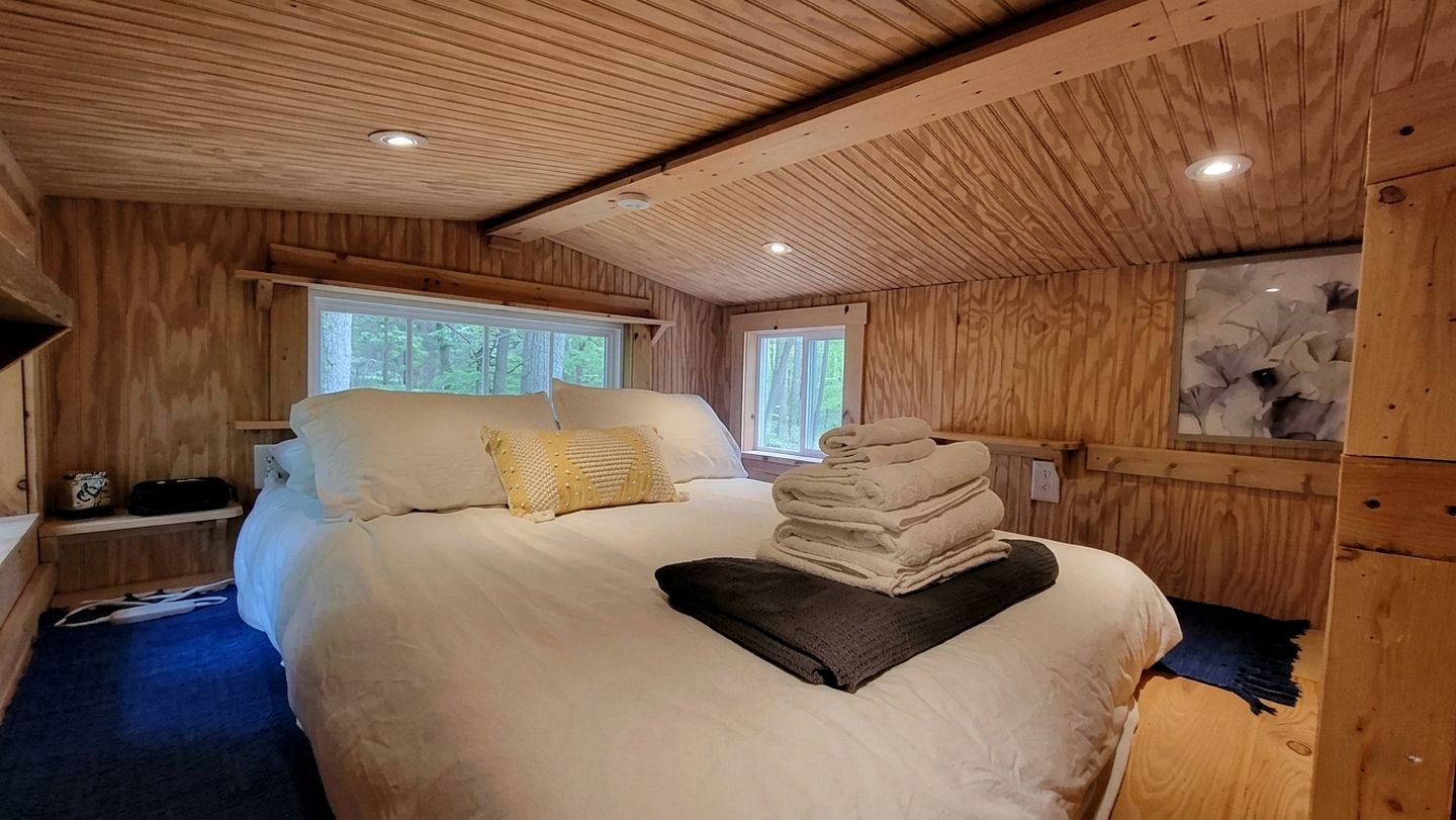 Luxury Tiny Home with Hot Tub in Suches - Perfect for Intimate Getaways in Georgia