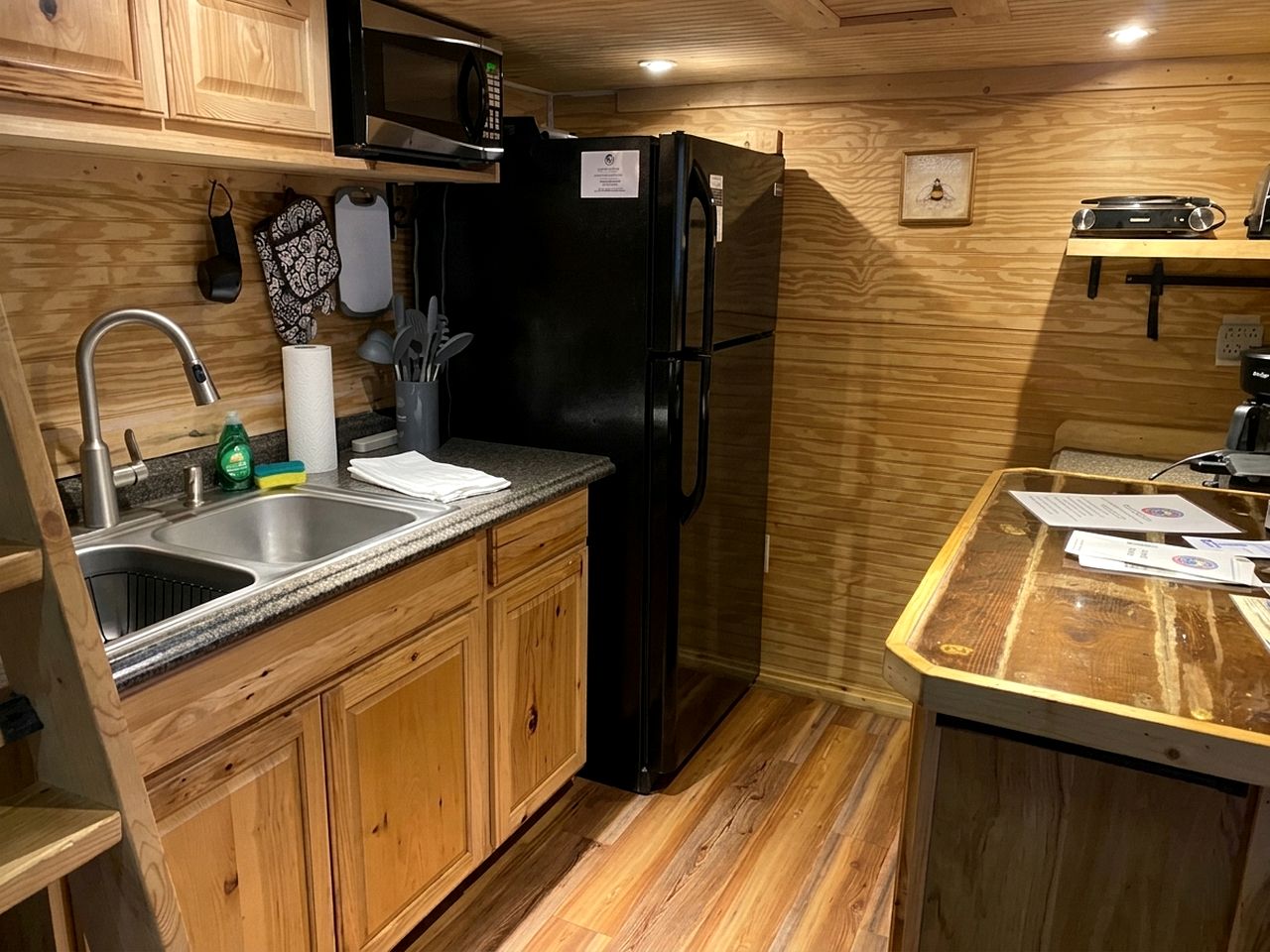 Luxury Tiny Home with Hot Tub in Suches - Perfect for Intimate Getaways in Georgia