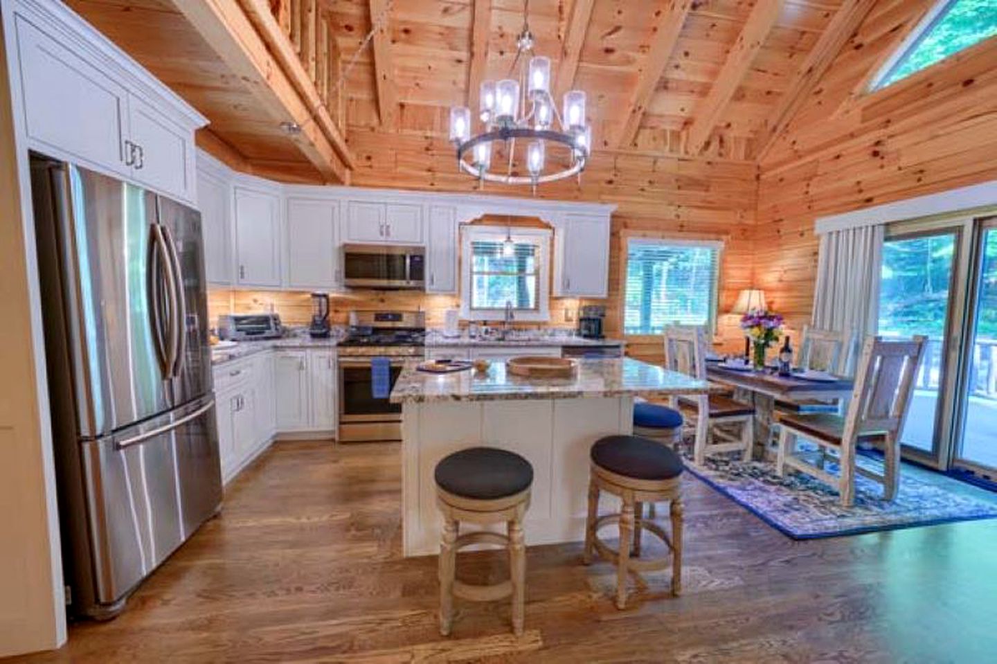 Lovely Cabin Rental in Hocking Hills, for Dreamy Vacations in Logan, Ohio