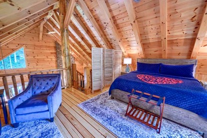 Lovely Cabin Rental in Hocking Hills, for Dreamy Vacations in Logan, Ohio photo 3