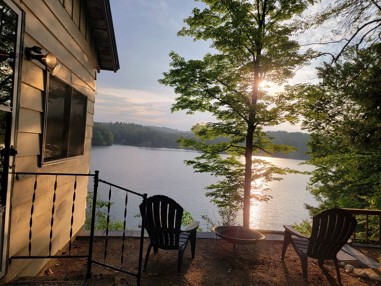 Special Cottage to Enjoy Incredible Sunsets by a Lake in Colton, New York