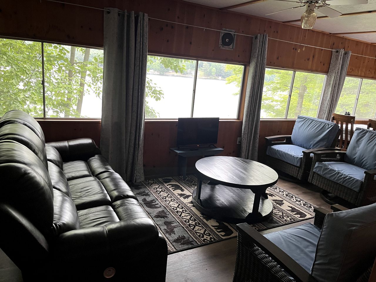 Special Cottage to Enjoy Incredible Sunsets by a Lake in Colton, New York