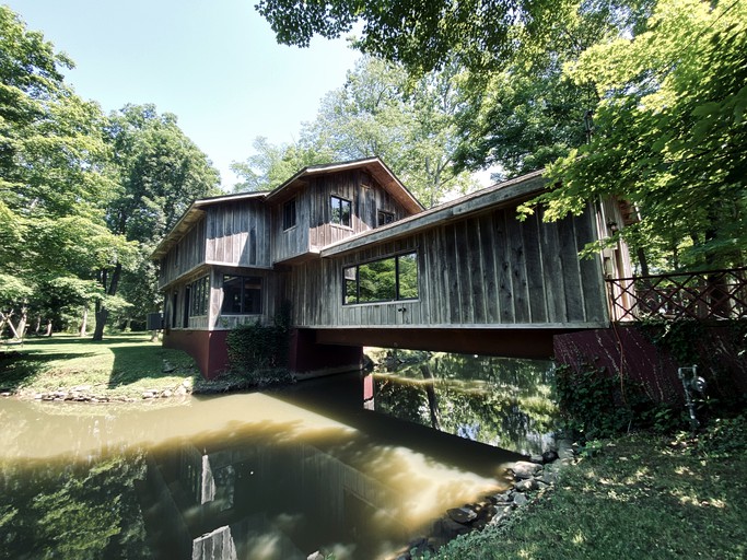 Cabins (United States of America, New Albany, Ohio)