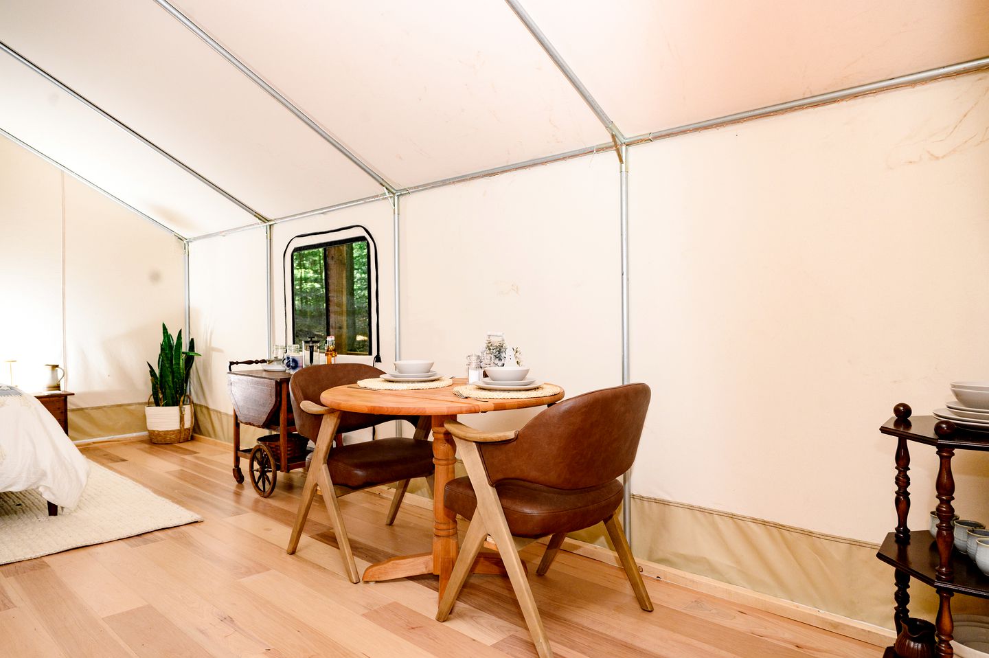 Breathtaking Equipped Safari Tent with Spectacular Design in Ontario