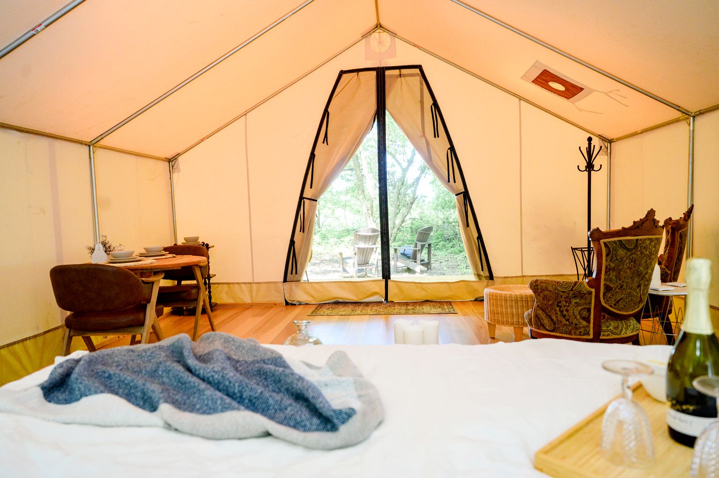 Breathtaking Equipped Safari Tent with Spectacular Design in Ontario