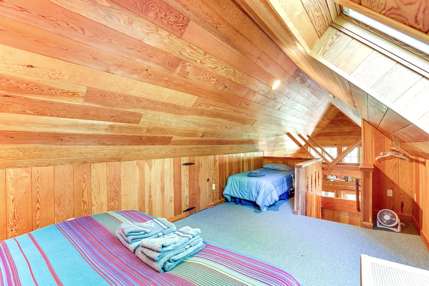 Intimate Creekfront Cabin with Private Sauna near Willamette National Forest