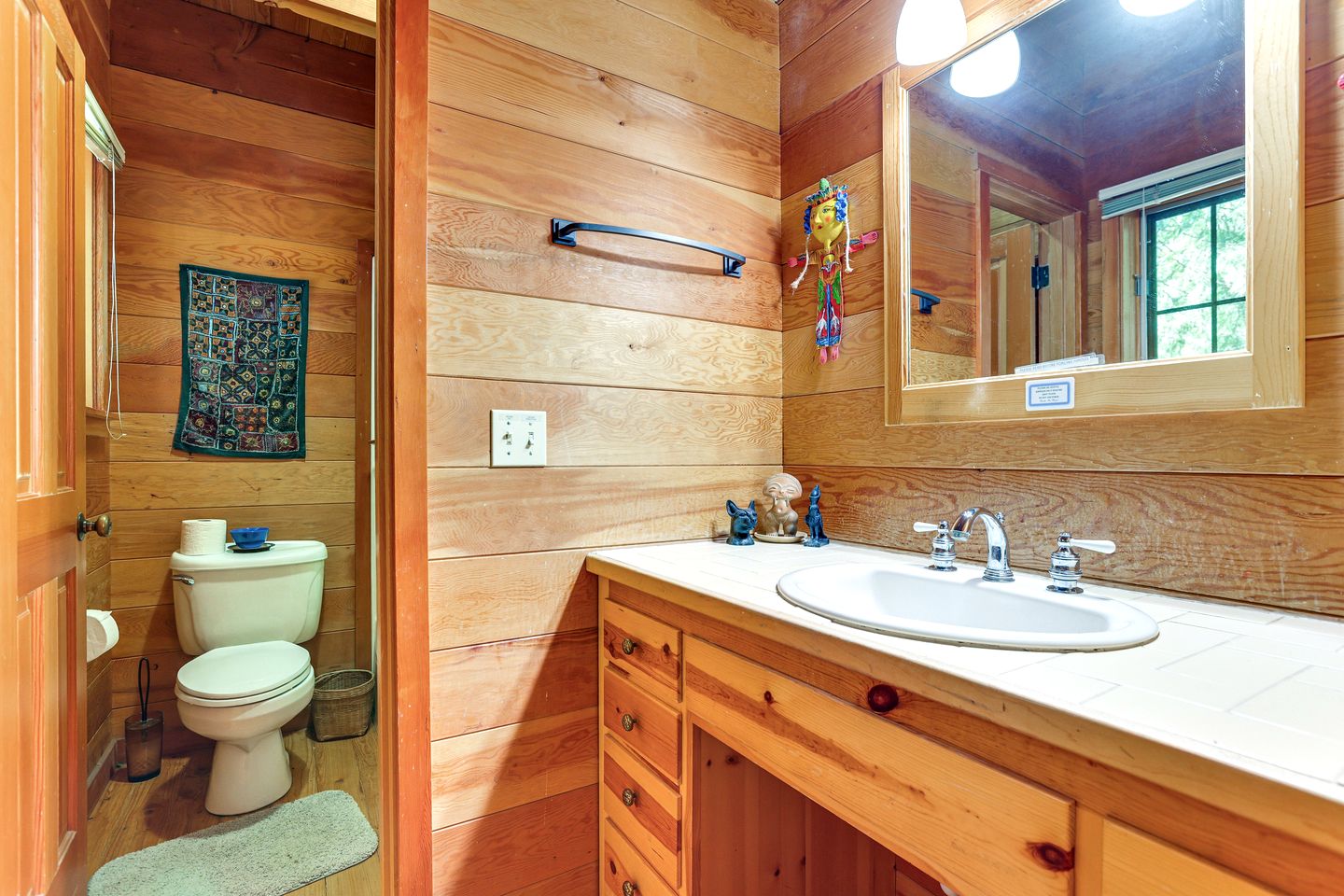 Intimate Creekfront Cabin with Private Sauna near Willamette National Forest