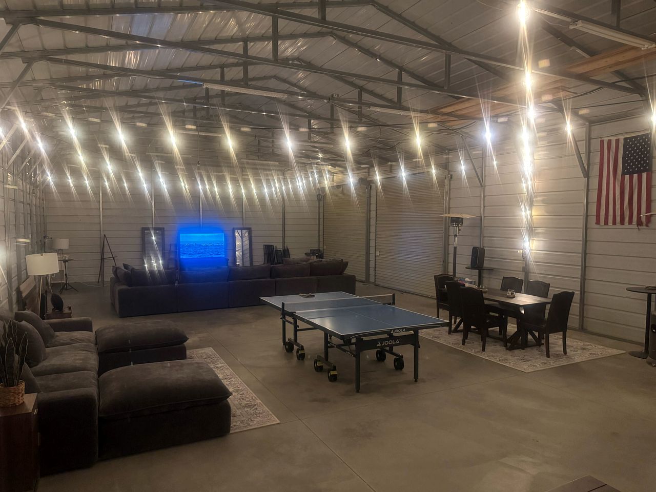 California Glamping Vacations in this Caravan Ideal for Enjoying Unique Views of the Desert