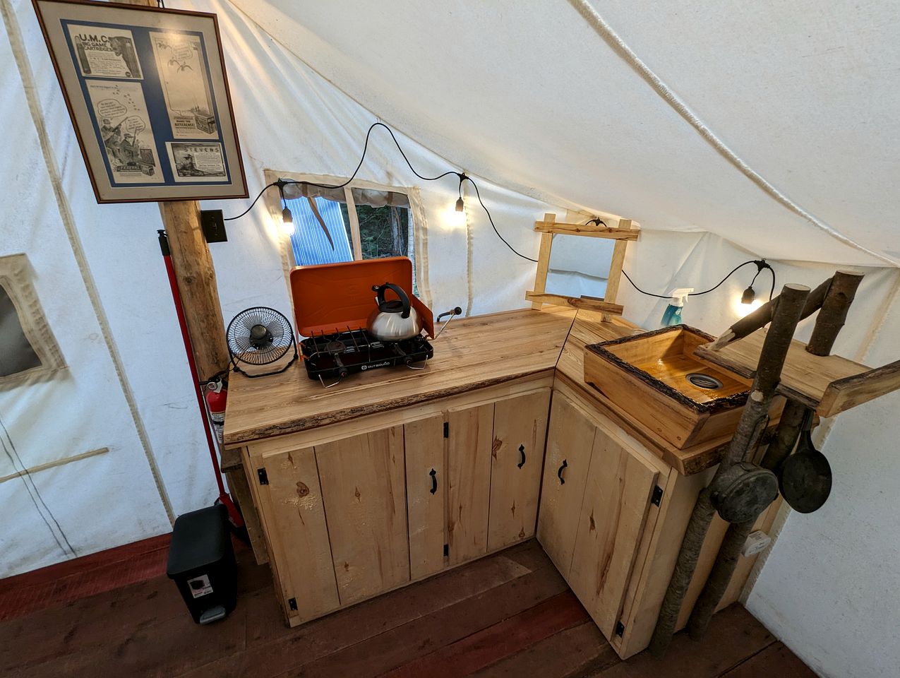Tented Cabin near the Grand Lac Nominingue Perfect for Enjoying Nature in Quebec