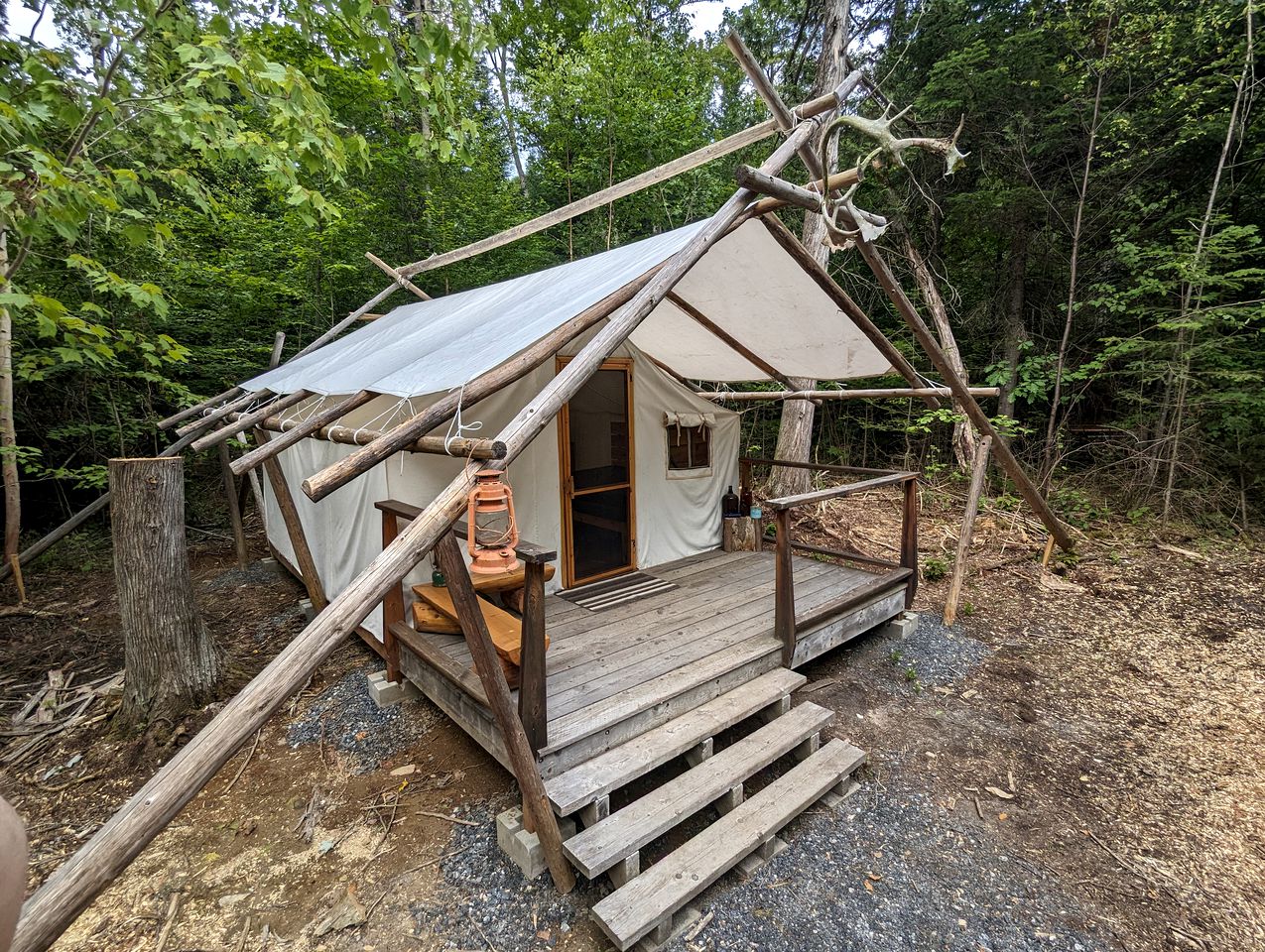 Tented Cabin near the Grand Lac Nominingue Perfect for Enjoying Nature in Quebec