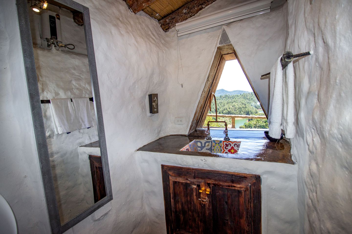 Stunning Hobbit House Perfect for a Romantic Escape in Colombia