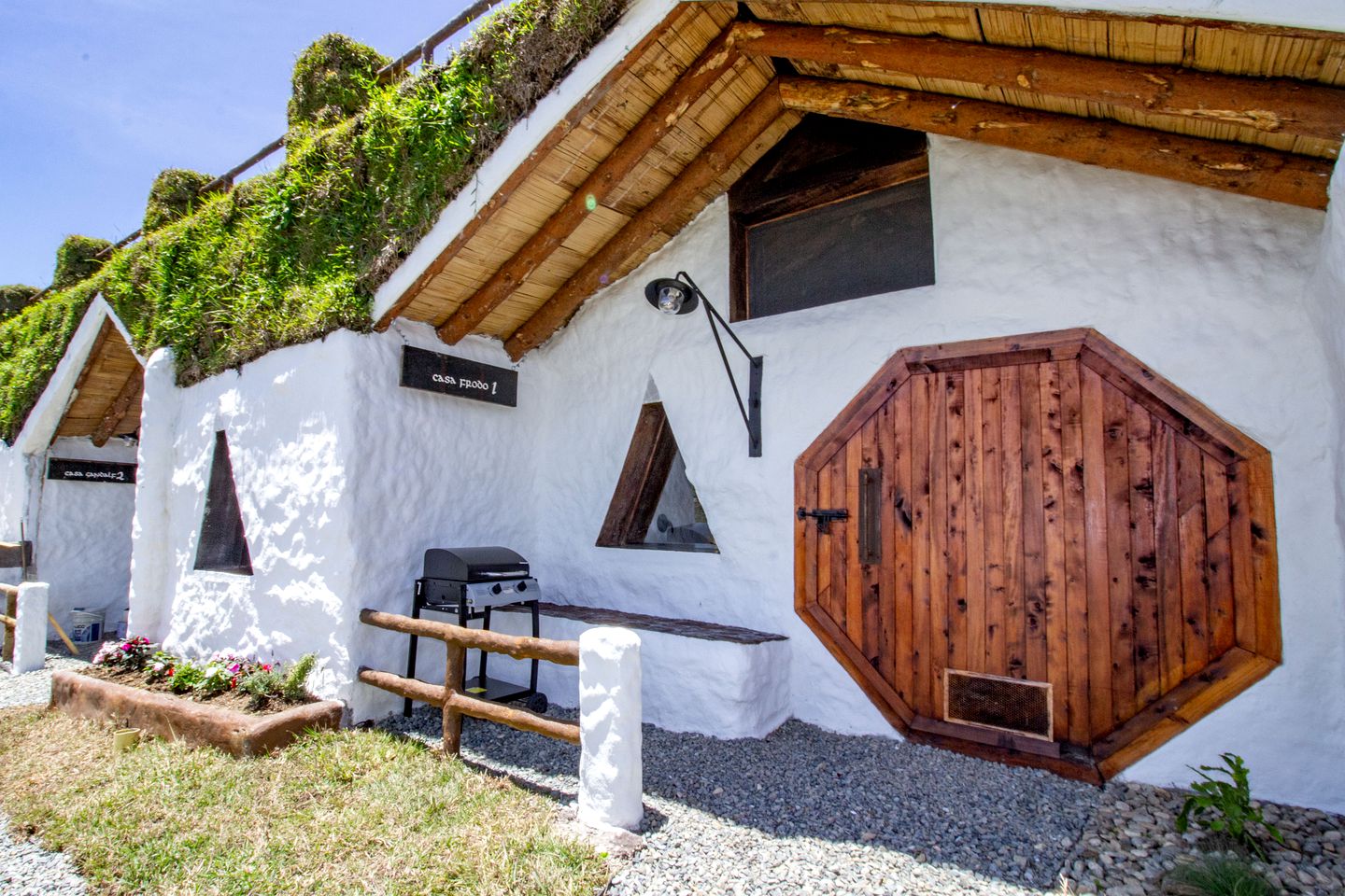 Stunning Hobbit House Perfect for a Romantic Escape in Colombia