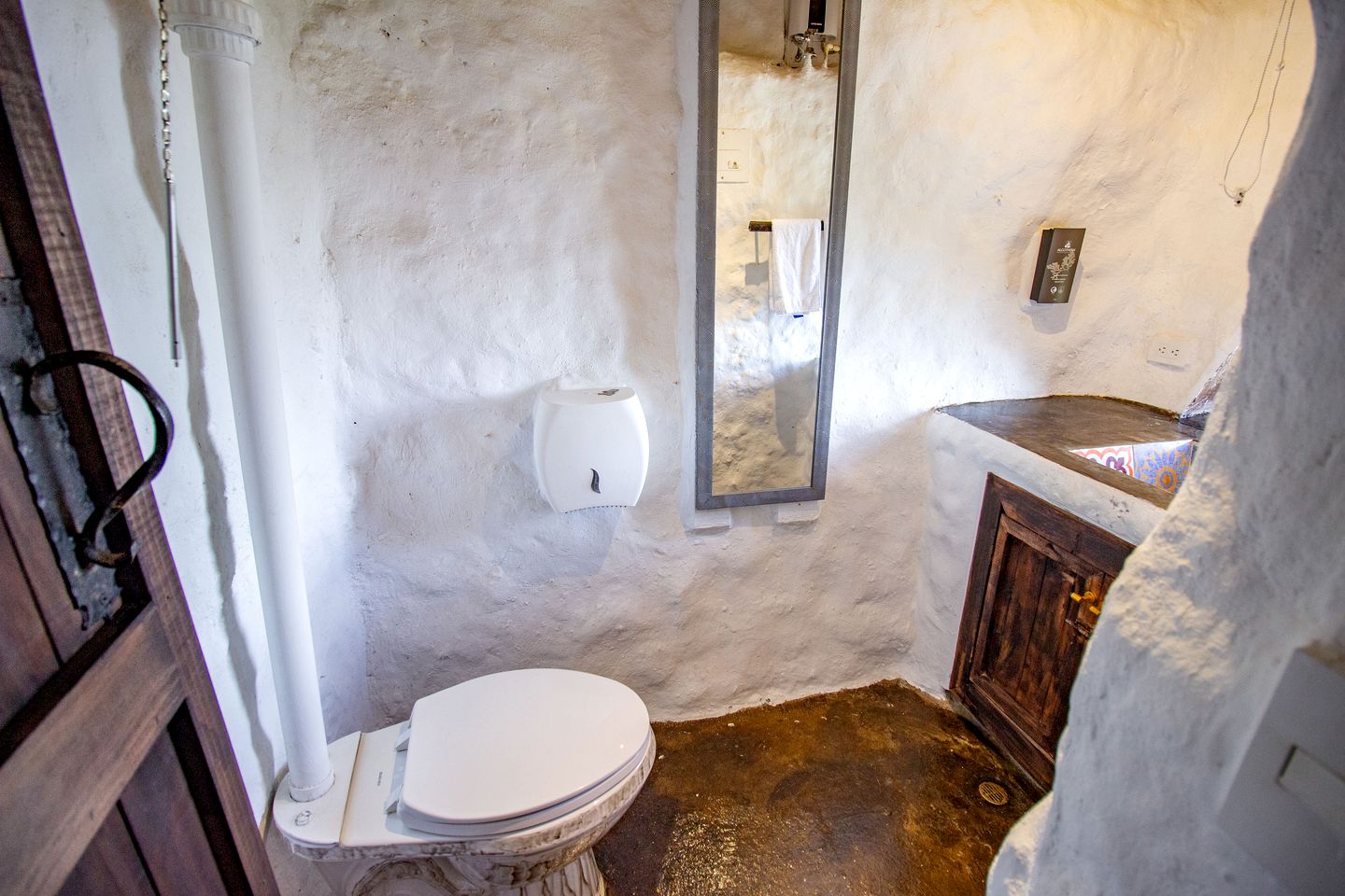 Stunning Hobbit House Perfect for a Romantic Escape in Colombia