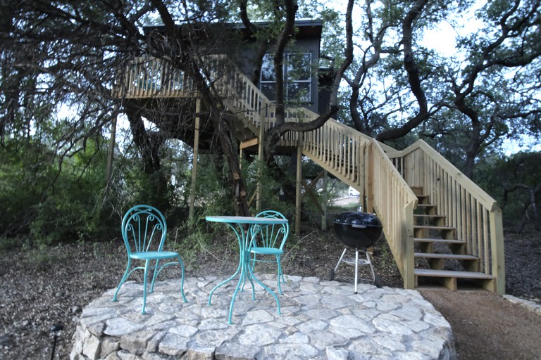 Romantic Escapes to Texas like No Other in this Wonderful Tree House in Leander