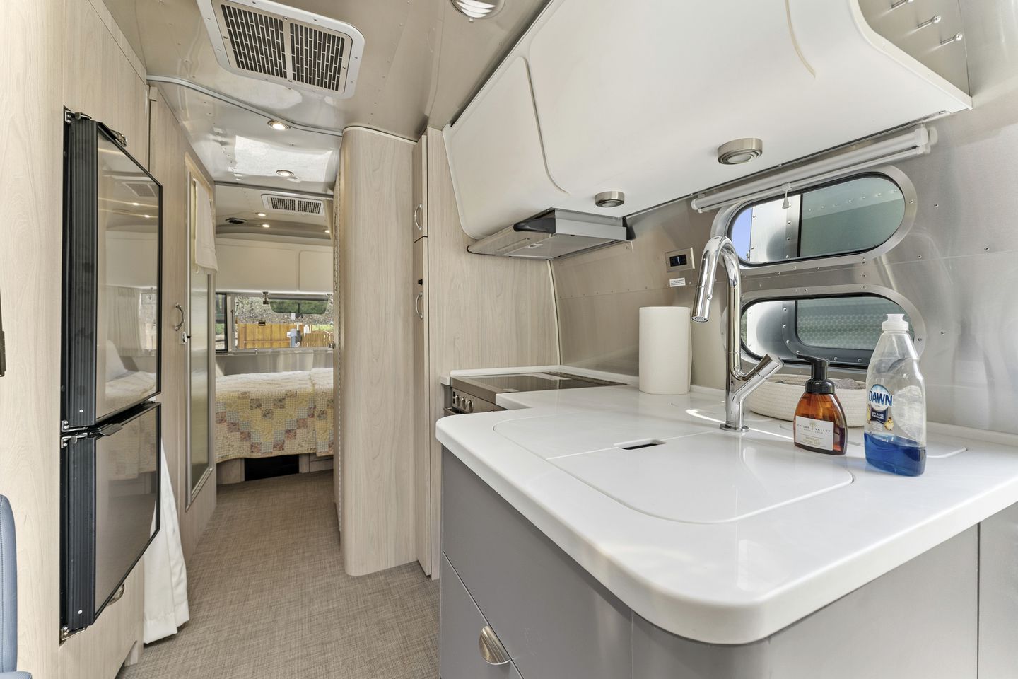 Fully-Equipped Airstream Rental for Glamping in Chelan, Washington