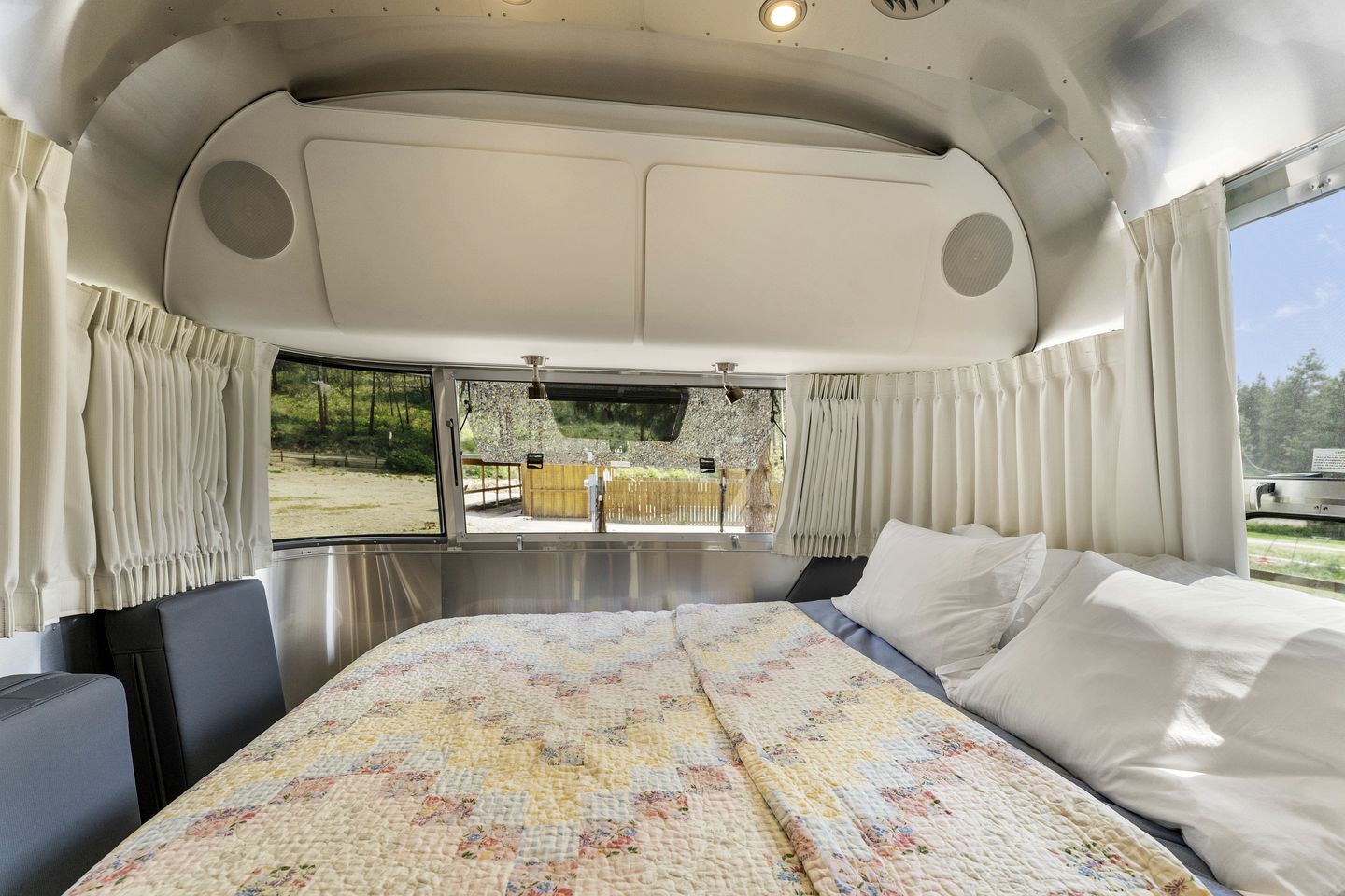 Fully-Equipped Airstream Rental for Glamping in Chelan, Washington