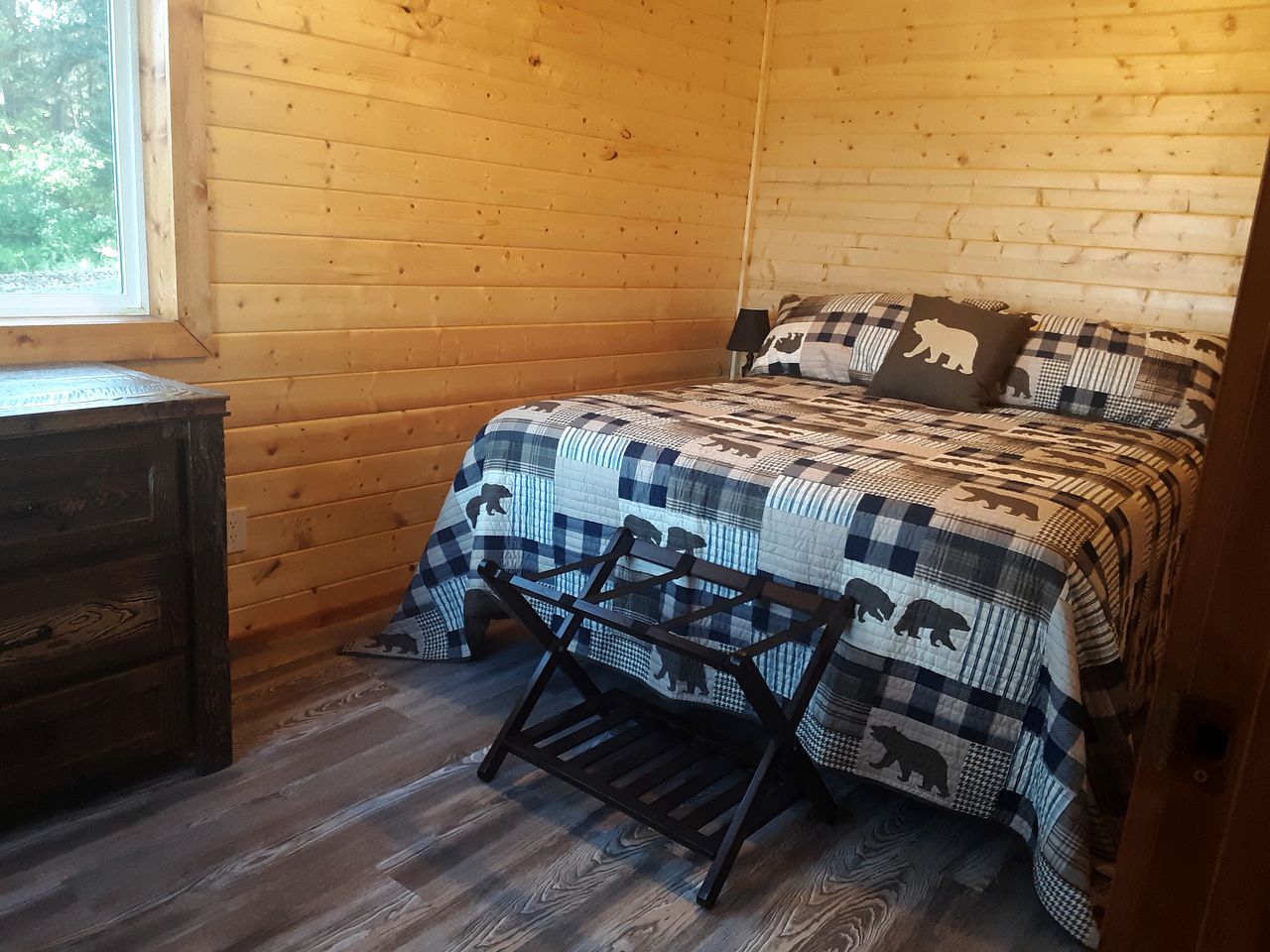 Cute Off-Grid Glamping Cabin Rental in Idaho for Relaxing Nature Getaways