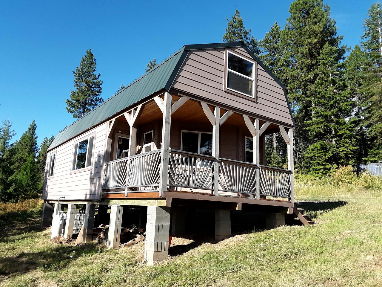 Cute Off-Grid Glamping Cabin Rental in Idaho for Relaxing Nature Getaways