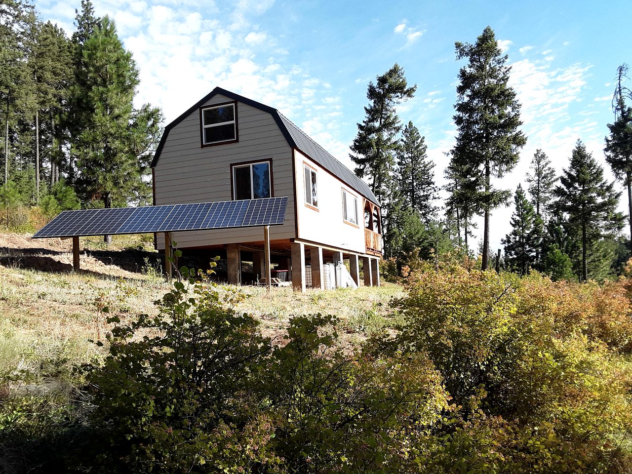 Cute Off-Grid Glamping Cabin Rental in Idaho for Relaxing Nature Getaways