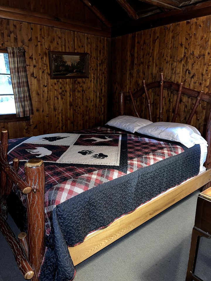 Pet-Friendly Cabin for 6 Near Cook Forest, Ideal for Glamping in Pennsylvania