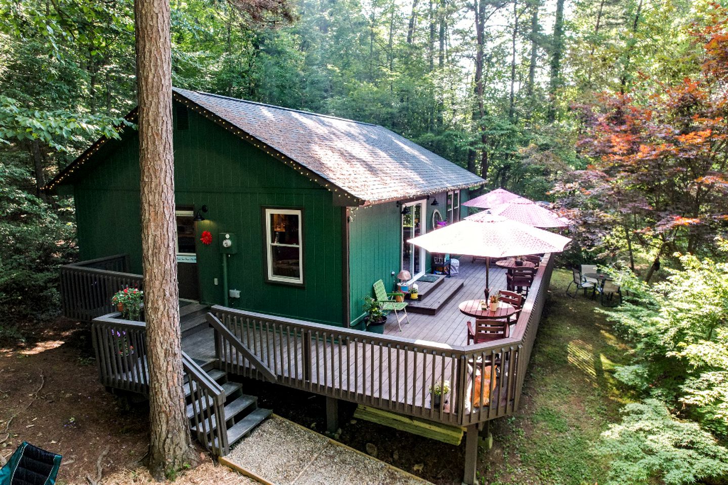 Vintage Camper Rental in Franklin for Couples Getaway in the Mountains in North Carolina