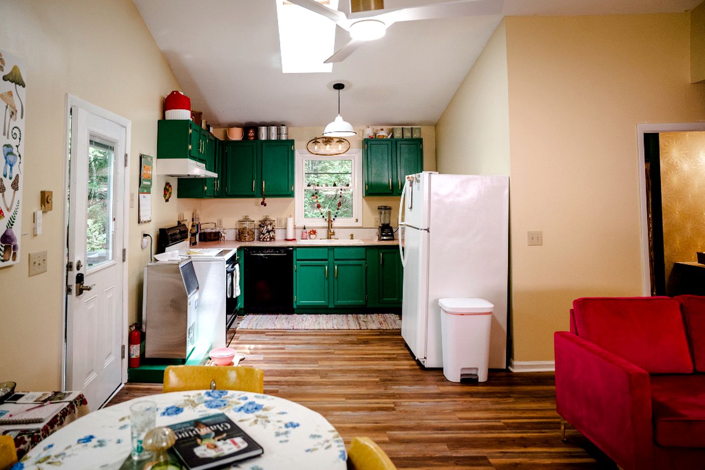 Vintage Camper Rental in Franklin for Couples Getaway in the Mountains in North Carolina