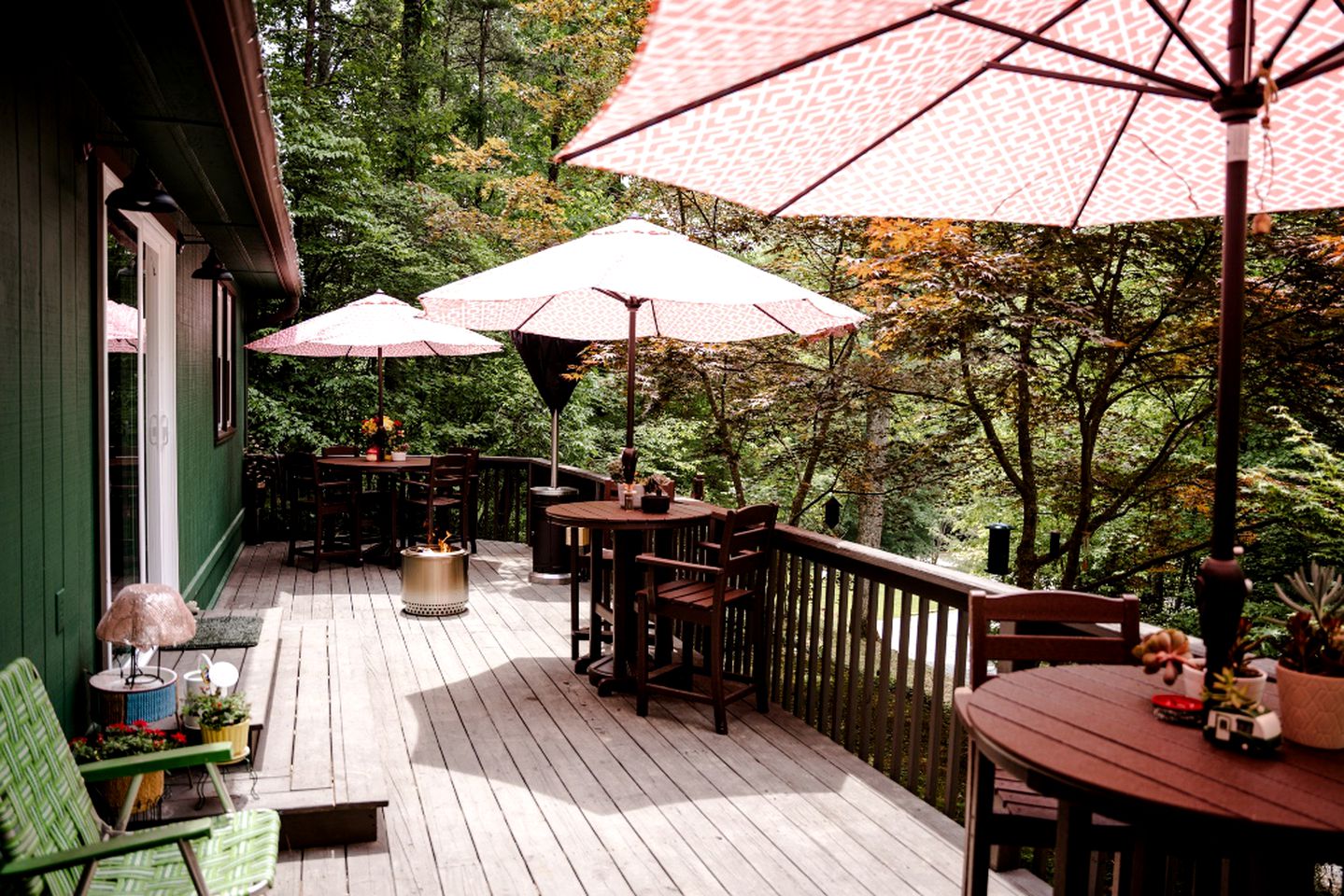 Vintage Camper Rental in Franklin for Couples Getaway in the Mountains in North Carolina