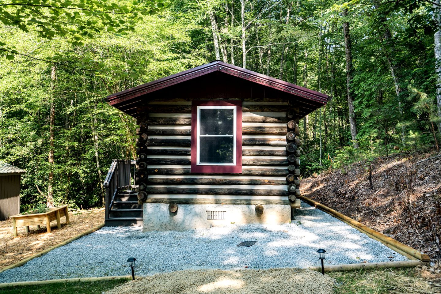 Vintage Camper Rental in Franklin for Couples Getaway in the Mountains in North Carolina