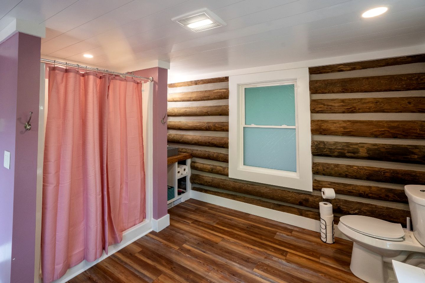 Vintage Camper Rental in Franklin for Couples Getaway in the Mountains in North Carolina