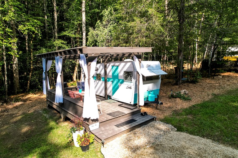 Vintage Camper Rental in Franklin for Couples Getaway in the Mountains in North Carolina