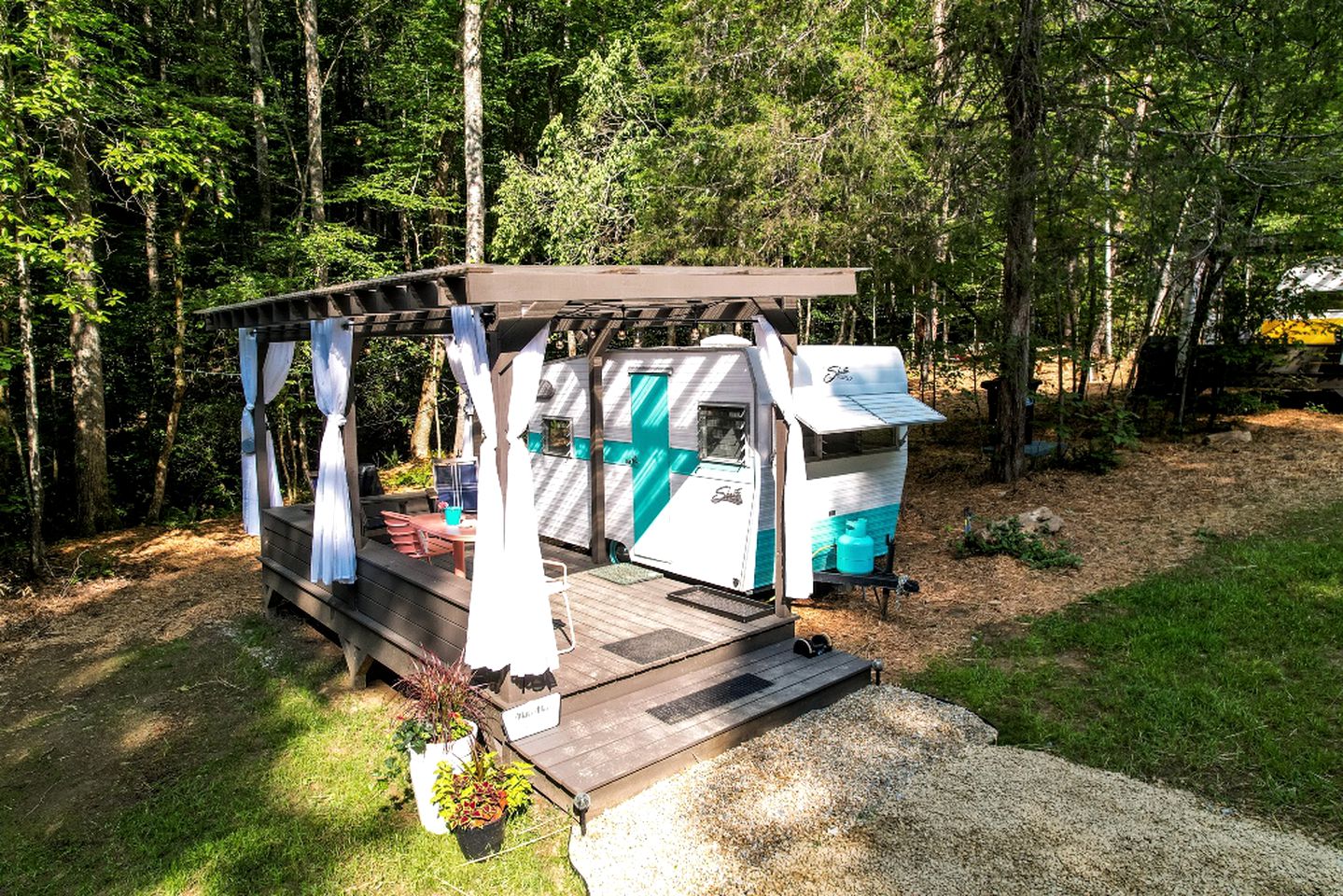 Vintage Camper Rental in Franklin for Couples Getaway in the Mountains in North Carolina