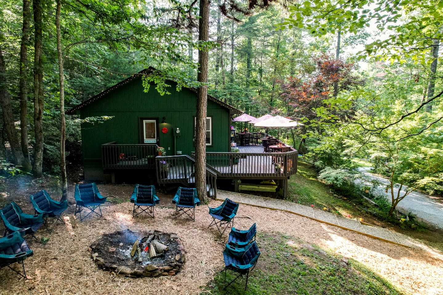 Vintage Camper Rental in Franklin for Couples Getaway in the Mountains in North Carolina