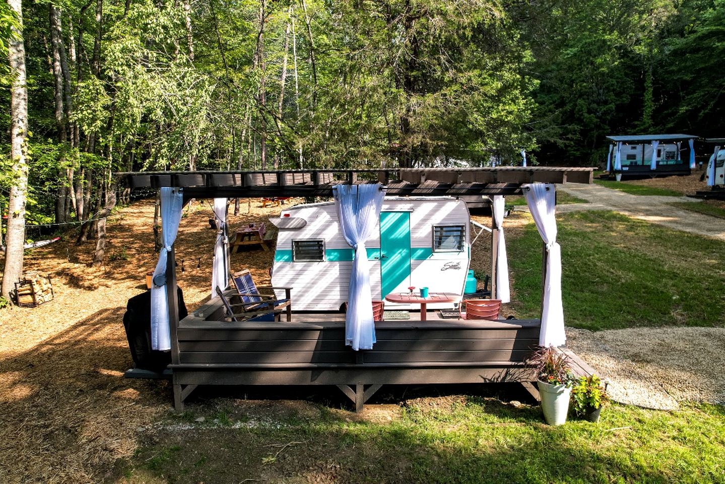 Vintage Camper Rental in Franklin for Couples Getaway in the Mountains in North Carolina