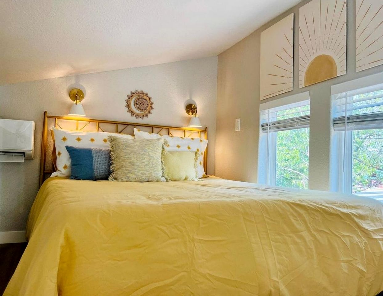 Romantic Getaways to the New Braunfels in this Fully-Equipped Tiny House in Texas