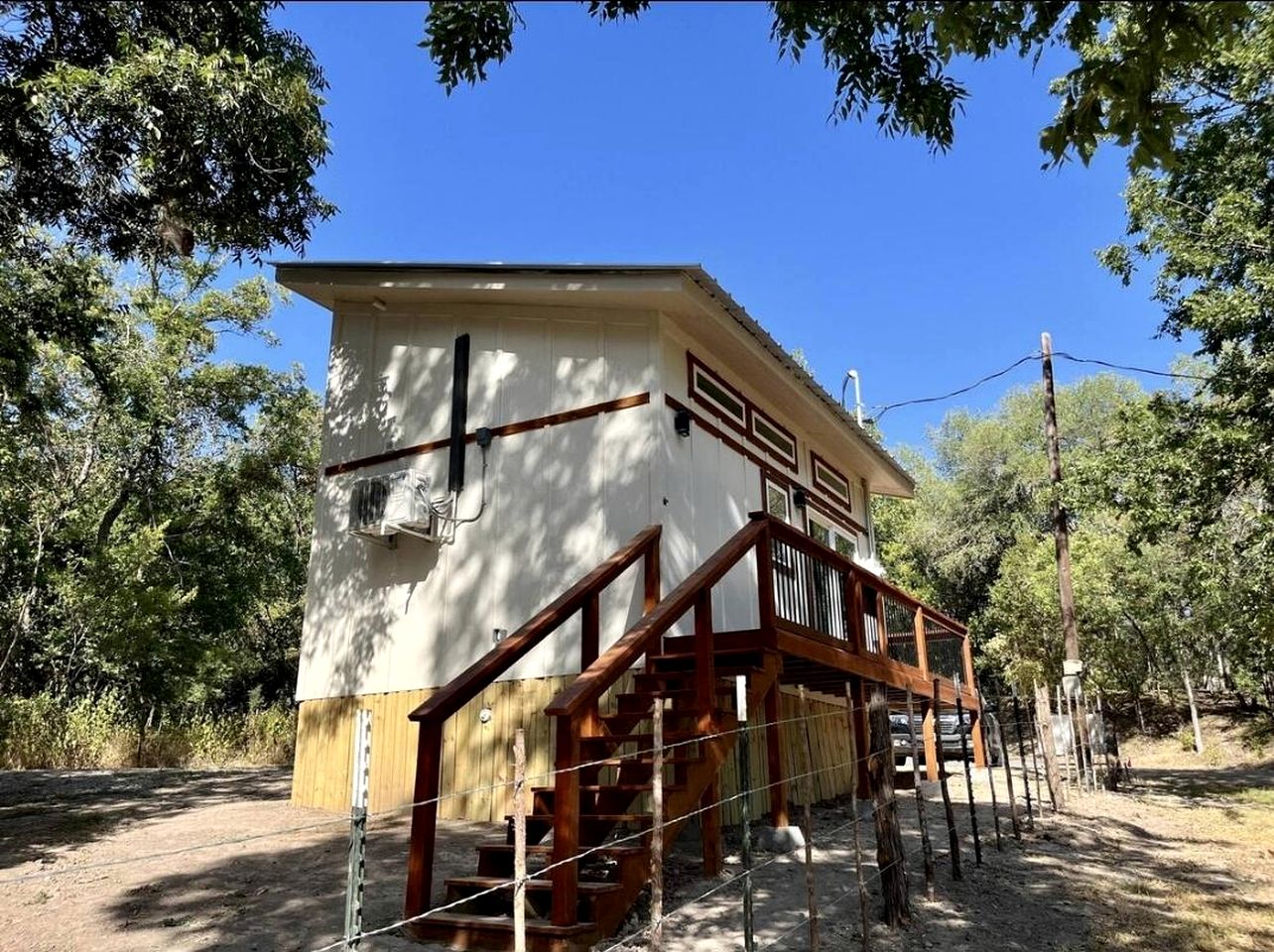 Romantic Getaways to the New Braunfels in this Fully-Equipped Tiny House in Texas