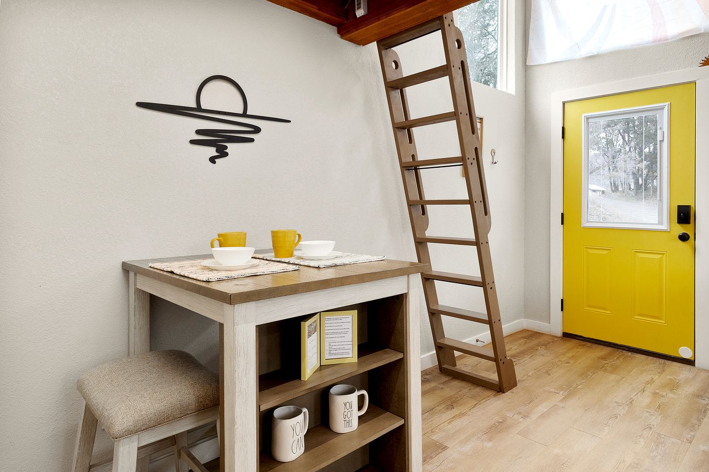 Romantic Getaways to the New Braunfels in this Fully-Equipped Tiny House in Texas